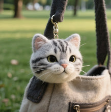 画像をギャラリービューアに読み込む, 【純手作り】リアルなシルバースポッテッドキャット、あなただけのオリジナルペットチャームで、猫の魅力と躍動感を余すところなく再現!