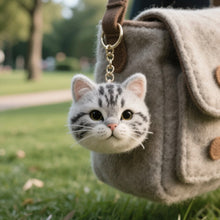 画像をギャラリービューアに読み込む, 【純手作り】リアルなシルバースポッテッドキャット、あなただけのオリジナルペットチャームで、猫の魅力と躍動感を余すところなく再現!